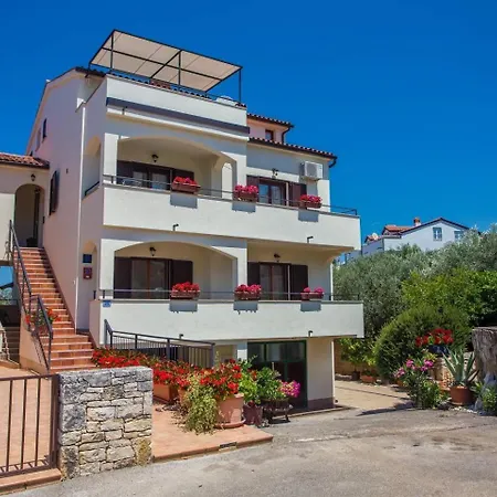 Emanuel בית הארחה 3*