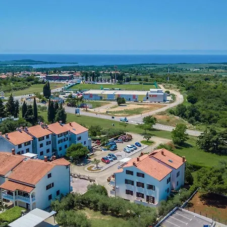 Emanuel בית הארחה 3*