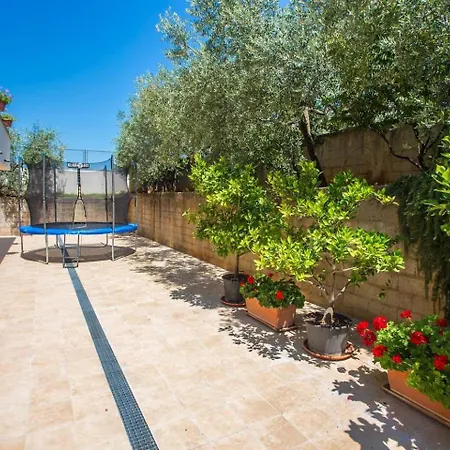 בית הארחה Emanuel 3*