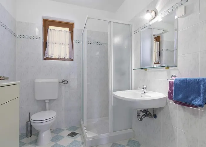 Emanuel Gostinjska kuća 3*