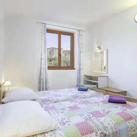 Emanuel 3* Tar-Vabriga